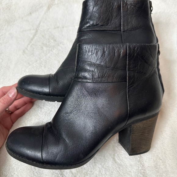 Clark’s Enfield Tess leather zip ankle boots - Picture 5 of 7
